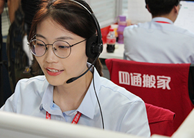 搬家咨詢師提供24小時咨詢服務(wù)
